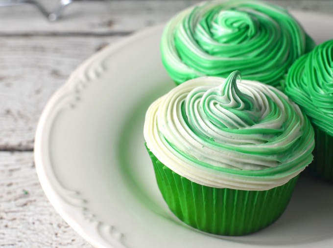 Want a fun sweet treat for St Patrick's Day? Check out this St Patrick's day cupcake recipe. Irish Cream cupcakes!