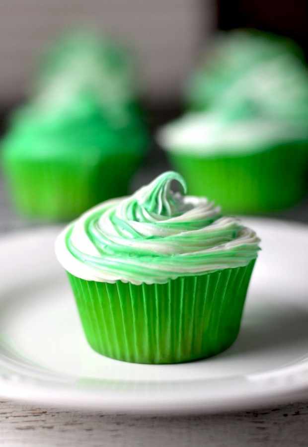 Deliciously Simple Irish Cream Cupcakes Recipe