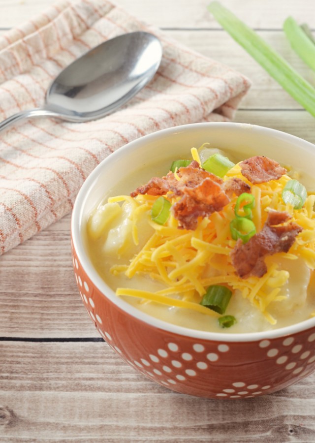 Looking for an amazing loaded baked potato soup recipe? You have found it in my creamy bacon cheddar potato chowder!
