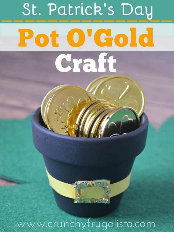 St patricks day craft. How cute is the little pot of gold?