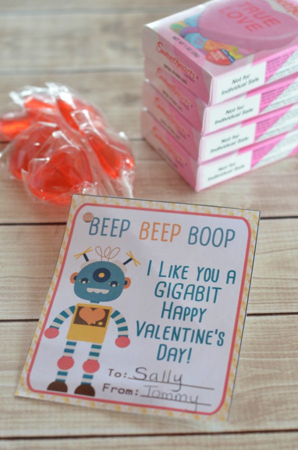 Cute selection of printable Valentines cards for kids.