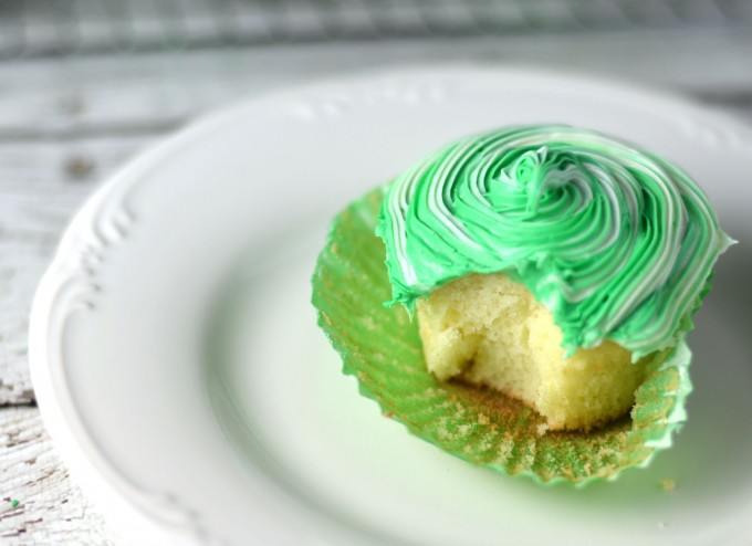 Want a fun sweet treat for St Patrick's Day? Check out this St Patrick's day cupcake recipe. Irish Cream cupcakes!