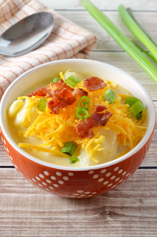 Looking for an amazing loaded baked potato soup recipe? You have found it in my creamy bacon cheddar potato chowder!