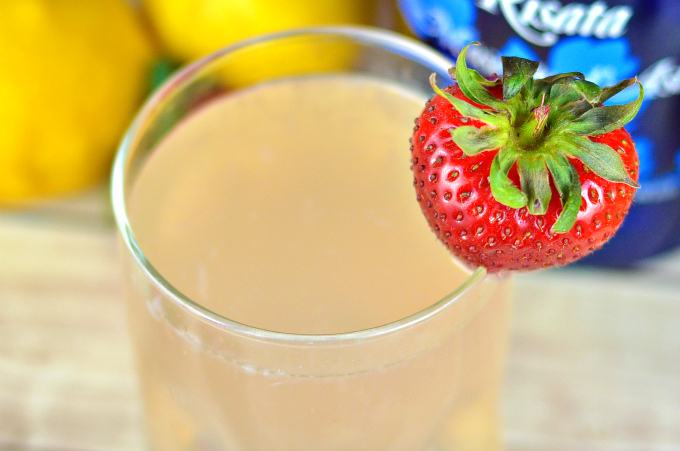 Love moscato? Then you are going to love  this moscato strawberry lemonade!
