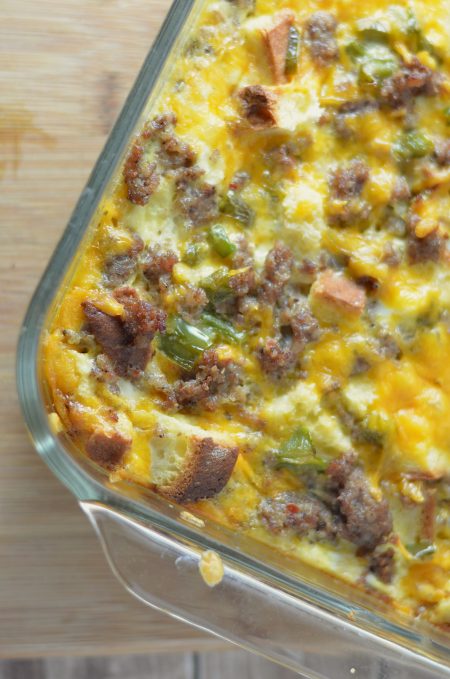 Love breakfast casseroles but need a gluten free option? Check this gluten free breakfast casserole recipe out! Make ahead and freeze or serve hot #ad