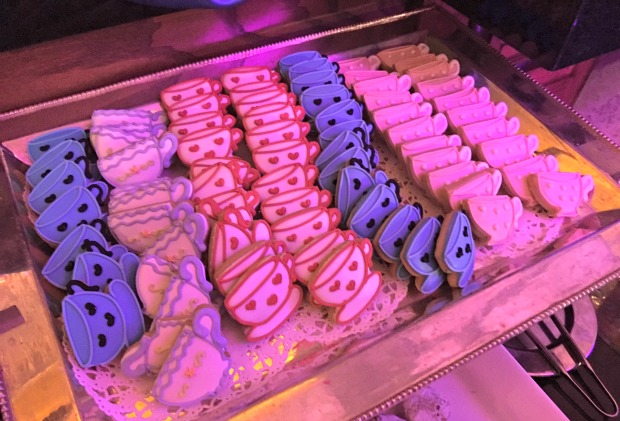 Alice-Through-the-Looking-Glass-Premiere-Party-Tea-Cookies